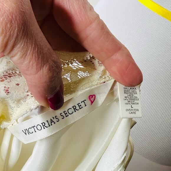 Victoria’s Secret Vintage Ivory Lace Trim Satin Chemise - Picture 6 of 6